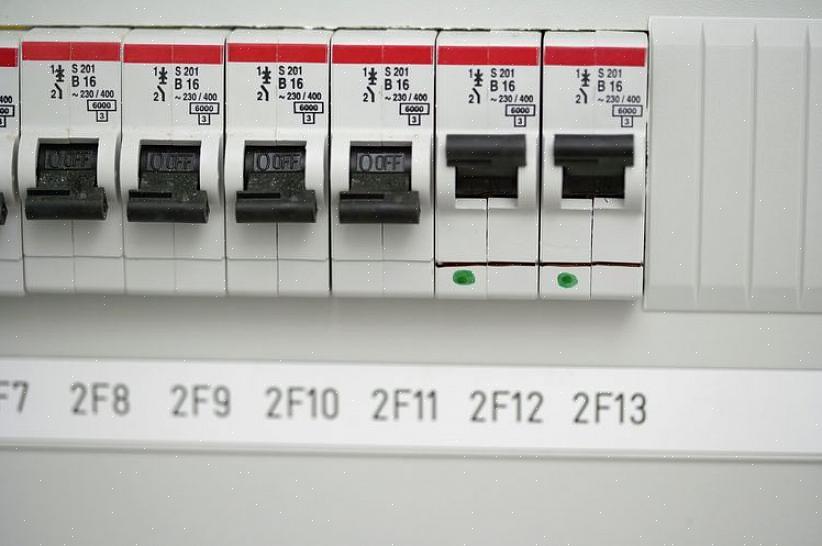 Servicepanelet giver dig også mulighed for at slukke for strømmen til alle kredsløbene på én gang ved hjælp
