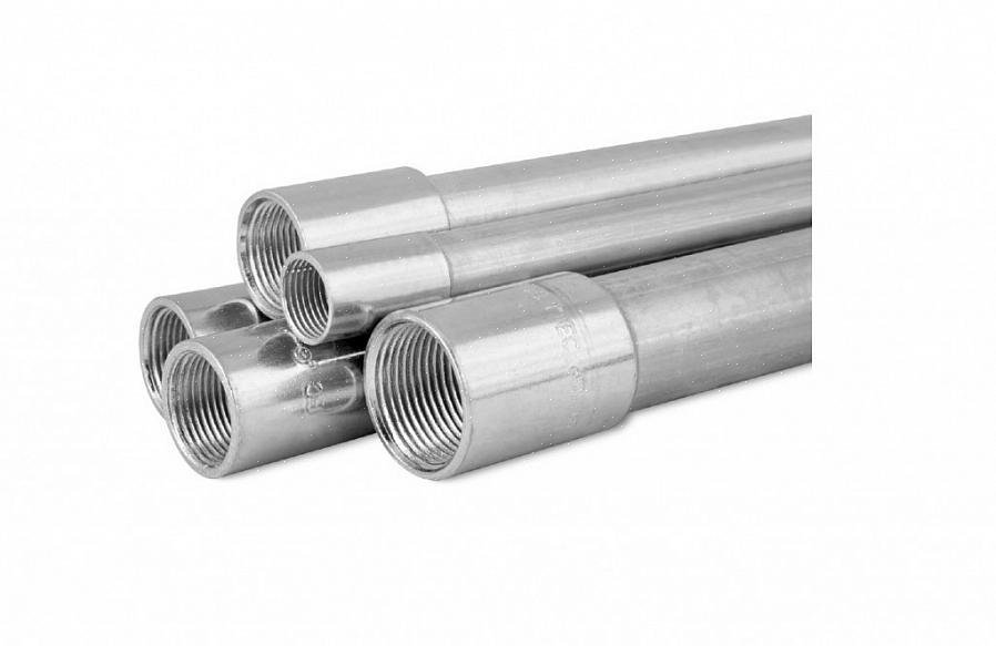 Mellemliggende metalrør