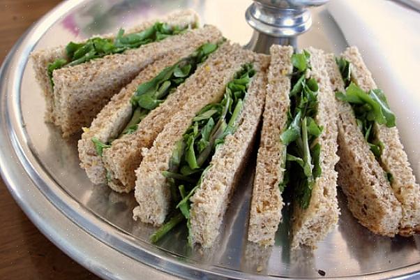 Tesandwicher eller fingersandwicher passer til menuen