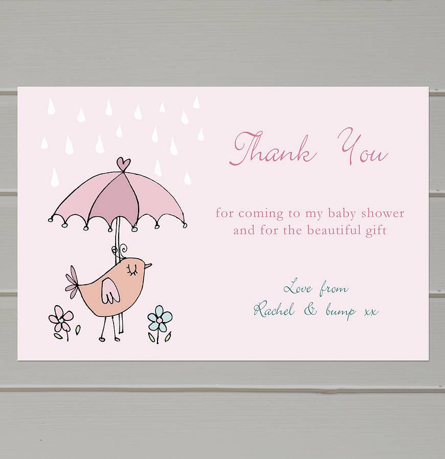 Nogle af de gratis baby showerinvitationer kommer også med matchende baby shower-takkort