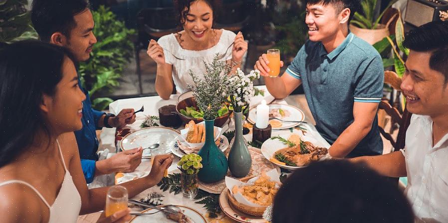 Kan familie eller naboer muligvis give dig en overraskende husopvarmningsfest for nye husejere at sige hej