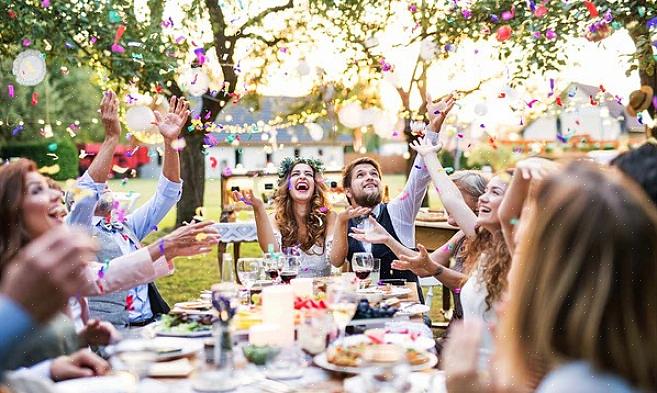 Forlovelsesfester giver dig mulighed for at annoncere dit engagement til dine nærmeste