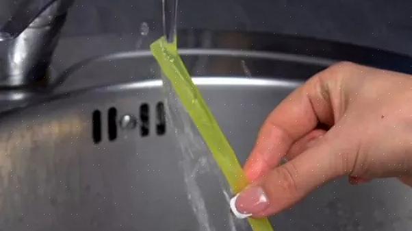 Og lad det tørre oprejst i et rent glas eller en opvaskemaskine