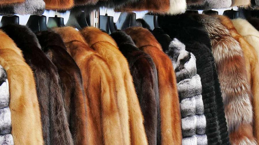 En naturlig pels skal rengøres hvert år af en professionel pelsdyr eller en renser