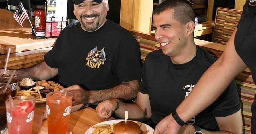 Hvilke restauranter der deltager i Veterans Day-gratis måltider