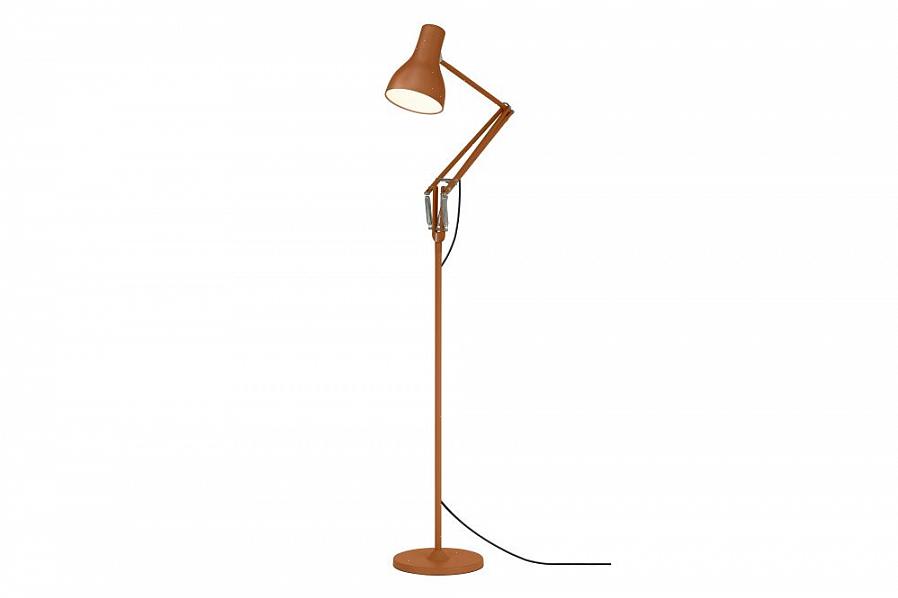 En down bridge gulvlampe har lyset rettet nedad