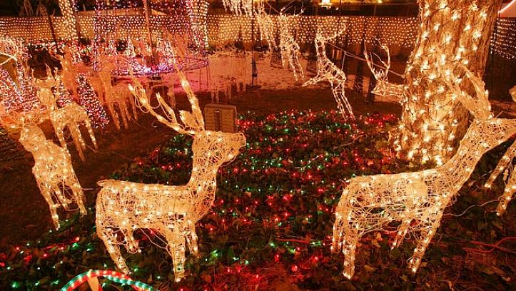 Den første generation af LED-julelys kunne ikke matche det rene hvide lys fra glødende julelys