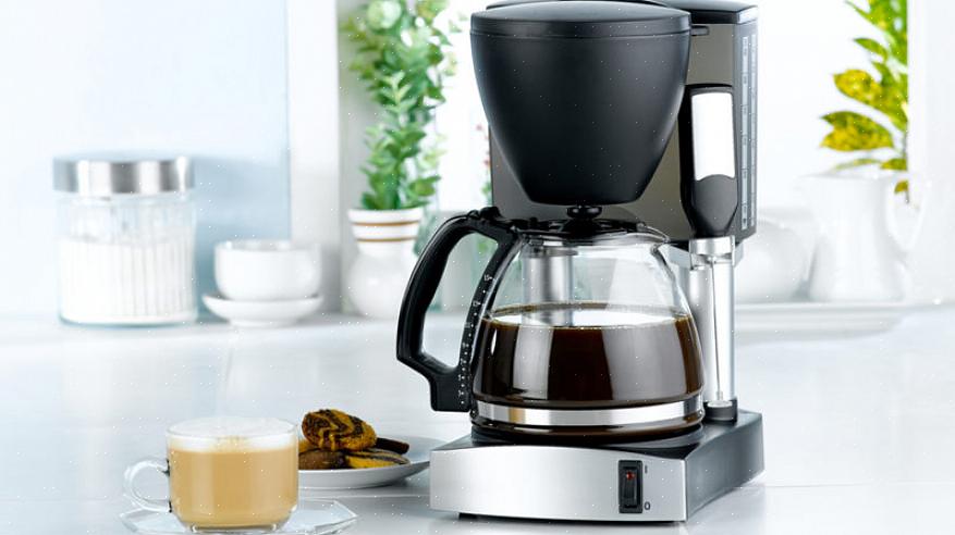 Sådan rengøres en kaffemaskine med sæbe og vand