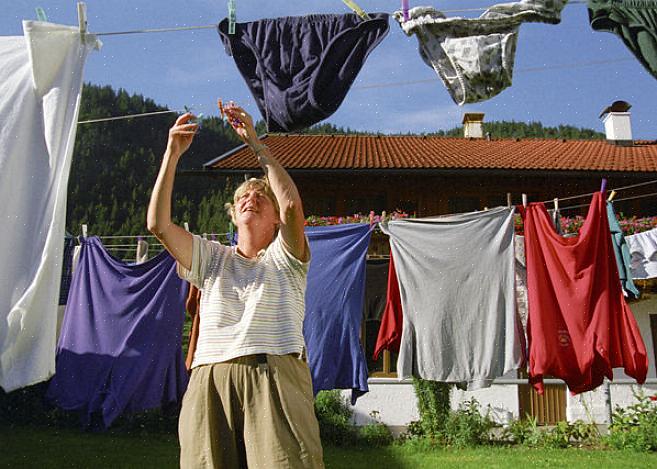 De kan placere deres snavsede tøj i kurven