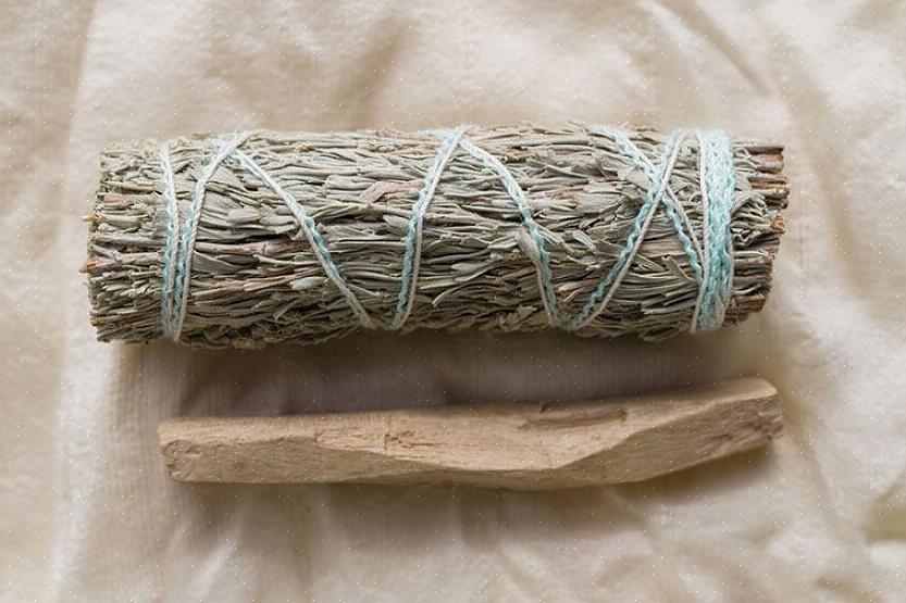 Du kan også bruge den essentielle olie fra Palo Santo eller en række blandede æteriske olieblandinger