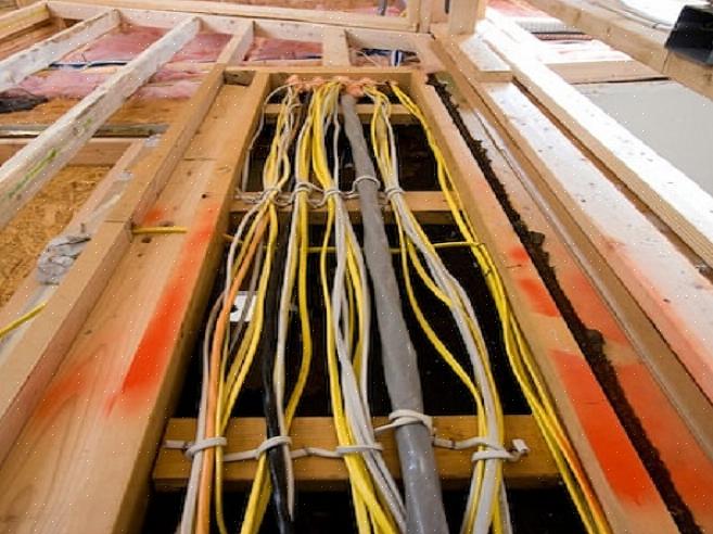 Elektriske servicepaneler har et antal forskellige navne