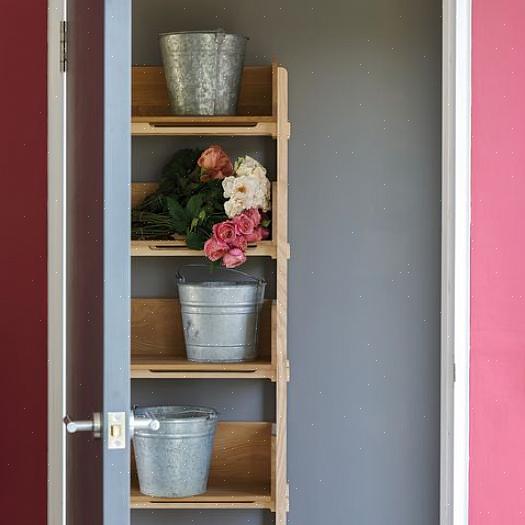 Lofter i de fleste rum er malet med en flad finish maling