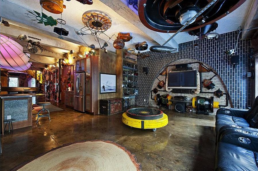 En retro eller antik bordvifte holder dig kølig om sommeren plus tilføjer et godt steampunk-look til dit