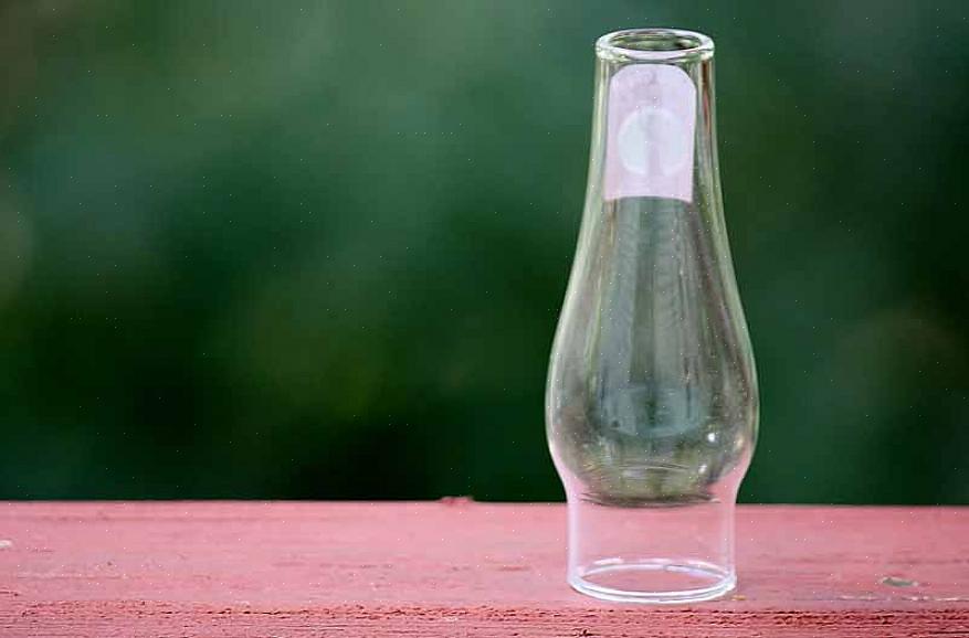 At det vil være svært at finde en erstatningsglasglobus eller skorsten til en antik lampe