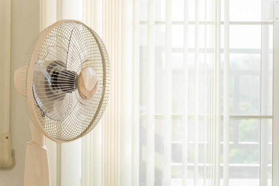 Kan du prøve en lille ventilator ved sengen eller en loftsventilator i stedet