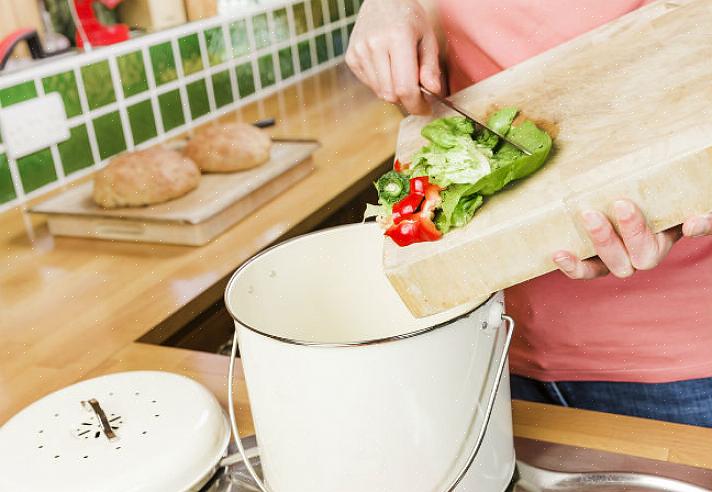 Mejeriprodukter eller fedt i din indendørs (eller udendørs) kompostbeholder