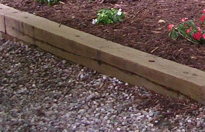Naturlig udseende ramme til en blomsterkant eller flerårig blomsterbed