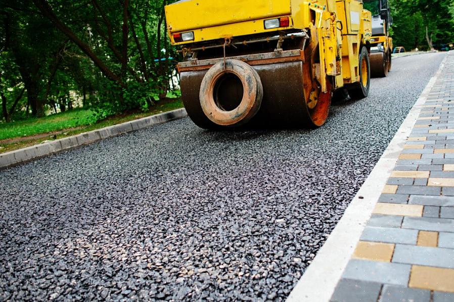 Ligesom beton skal asfaltbelægning ofte lukkes igen