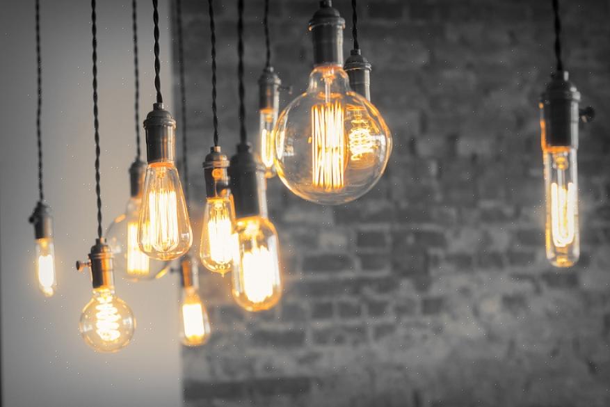 Mange af genstandene i deres sindssygt smukke belysningssamling har LED Edison-pærer