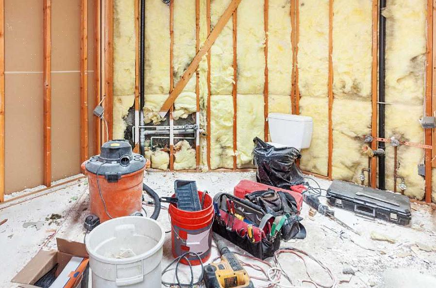 I en bærende væg udskifter søsteren effektivt den dårlige stud ved at bære hele dens last fra loft til gulv